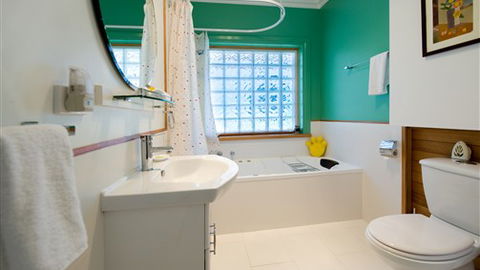 Arabella Heights- Daylesford - Kalgoorlie Accommodation 5