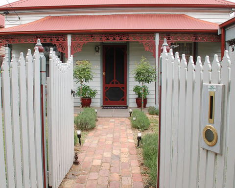 Airleigh Rose Cottage - Kalgoorlie Accommodation 0