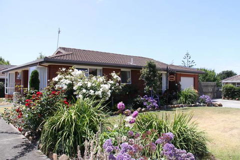 Birchwood Devonport Self Contained Self Catering Accommodation - Kalgoorlie Accommodation 1