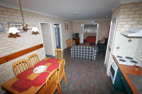 Busselton Villas and Caravan Park - Kalgoorlie Accommodation