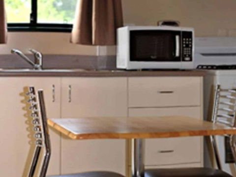 Ipswich Caravan Village - Kalgoorlie Accommodation 0
