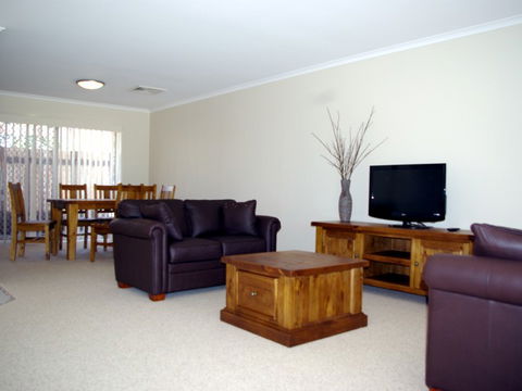 Fairways Bed & Breakfast At Jerilderie - Kalgoorlie Accommodation 2
