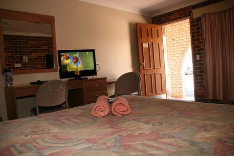 Forest Lodge Motor Inn & Restaurant - Kalgoorlie Accommodation 1