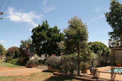 Forest Lodge Motor Inn & Restaurant - Kalgoorlie Accommodation 4