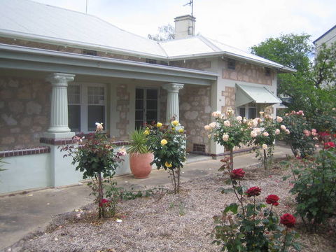 MacDonnell House (Naracoorte Cottages) - Kalgoorlie Accommodation 5