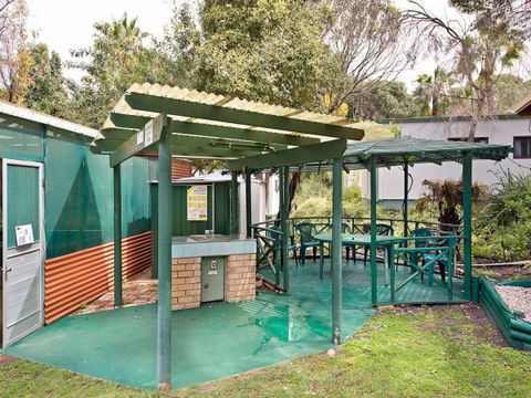 Acclaim Pine Grove Holiday Park - Kalgoorlie Accommodation 6