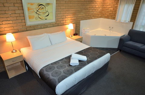 Tropicana Motor Inn - Kalgoorlie Accommodation 3