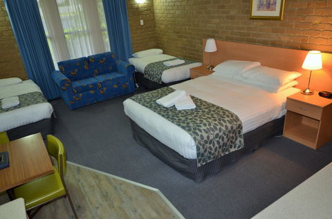 Tropicana Motor Inn - Kalgoorlie Accommodation 4