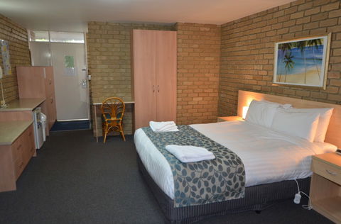 Tropicana Motor Inn - Kalgoorlie Accommodation 6