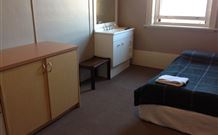 Royal Hotel Yass - Yass - Kalgoorlie Accommodation 0