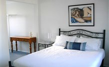 The White House Apartment - Kalgoorlie Accommodation 6