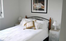 The White House Apartment - Kalgoorlie Accommodation 5