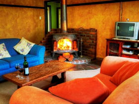 M.J Yurts Ballandean - Kalgoorlie Accommodation 1
