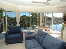 Alexander Lakeside Bed And Breakfast - Kalgoorlie Accommodation 0