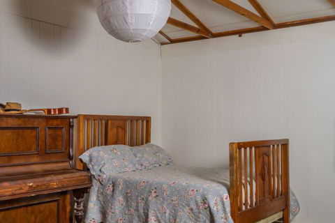 Daisy's Cottage - Kalgoorlie Accommodation 1