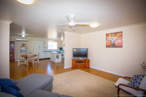 Dell-Lee Cottage - Kalgoorlie Accommodation 4