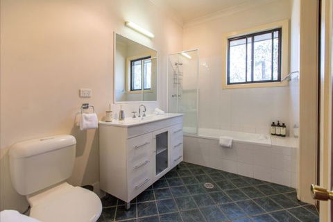 Elderslie House - Kalgoorlie Accommodation 131