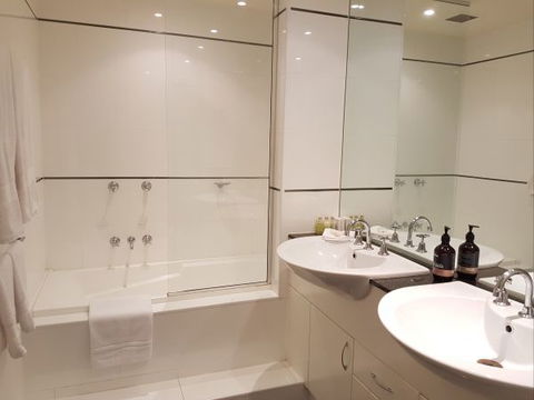Newcastle Terraces And Apartments - Harbourside Apartment - Kalgoorlie Accommodation 18