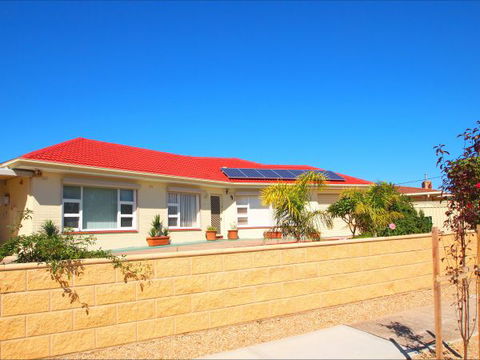 Christies Cottage For Holidays And Relocations. - Kalgoorlie Accommodation 0