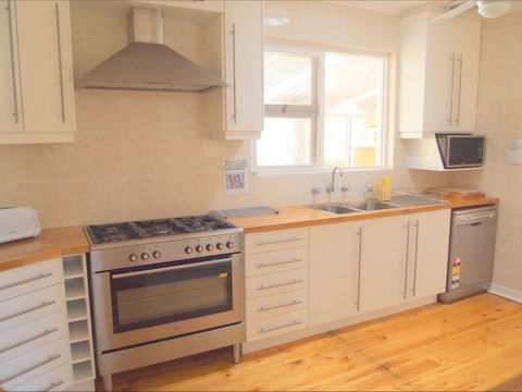 Christies Cottage For Holidays And Relocations. - Kalgoorlie Accommodation 4