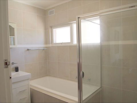 Christies Cottage For Holidays And Relocations. - Kalgoorlie Accommodation 7