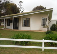 Catalina Cottage - Kalgoorlie Accommodation
