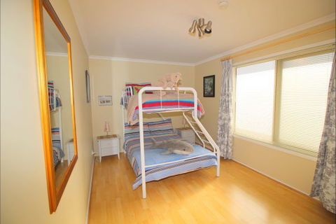 Christies Cottage For Holidays And Relocations. - Kalgoorlie Accommodation 26