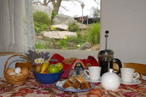 Naimanya Cottage - Kalgoorlie Accommodation 1