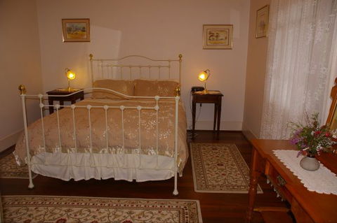 Naimanya Cottage - Kalgoorlie Accommodation 3