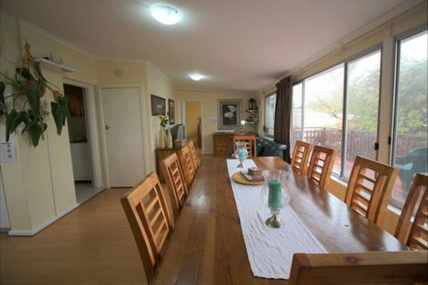 Christies Cottage For Holidays And Relocations. - Kalgoorlie Accommodation 10