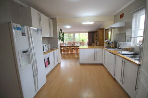 Christies Cottage For Holidays And Relocations. - Kalgoorlie Accommodation 13
