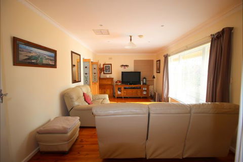 Christies Cottage For Holidays And Relocations. - Kalgoorlie Accommodation 16