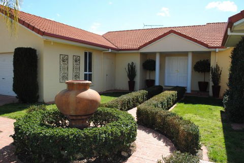 Casa Pizzini Bed And Breakfast - Kalgoorlie Accommodation 0