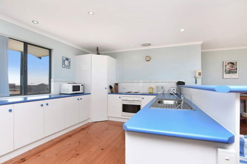 Ambergris - Kalgoorlie Accommodation 1