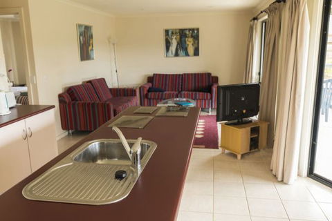 Island Dream Escape - Kalgoorlie Accommodation 2