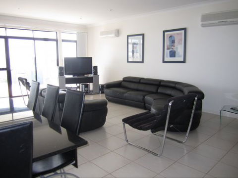 The Waterfront Dolphin - Kalgoorlie Accommodation 0