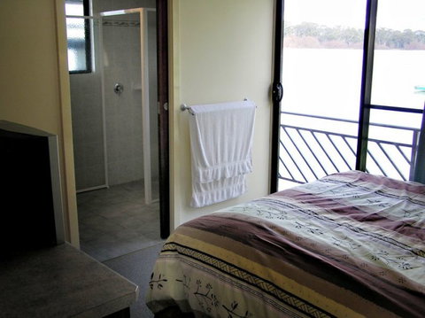 Takeme2 Houseboat - Kalgoorlie Accommodation 3