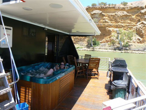 Takeme2 Houseboat - Kalgoorlie Accommodation 4