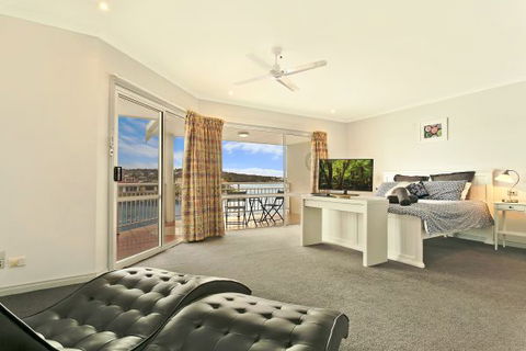 SALT Waterfront Apartment - Kalgoorlie Accommodation 4