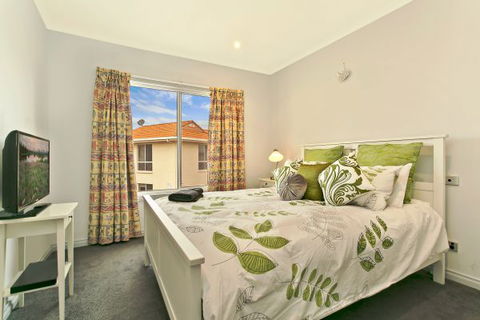 SALT Waterfront Apartment - Kalgoorlie Accommodation 6
