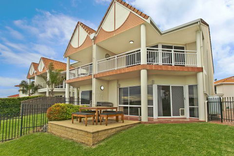 SALT Waterfront Apartment - Kalgoorlie Accommodation 8