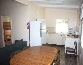 Alonga Waterfront Cottages - Kalgoorlie Accommodation 2