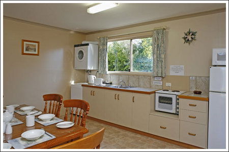 Amos House  & Swansea  Villas - Kalgoorlie Accommodation 3