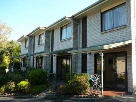 Davey Place Holiday Townhouses - Kalgoorlie Accommodation 0