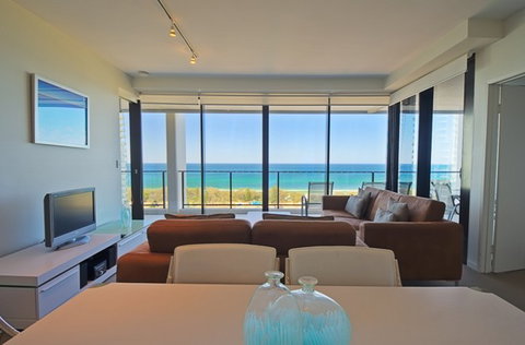 Ultra Broadbeach - Kalgoorlie Accommodation 3