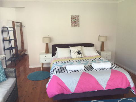 Poolside At Hyams - Kalgoorlie Accommodation 8
