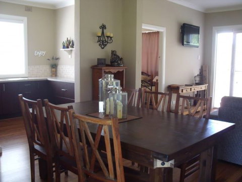 White Cedars Cottage - Kalgoorlie Accommodation 1