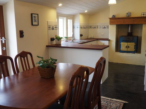 Cobblers Cottage - Kalgoorlie Accommodation 3