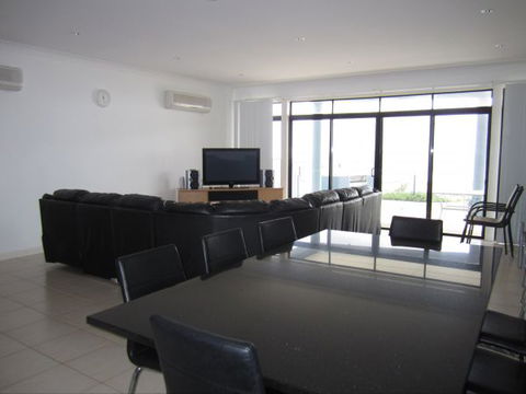 The Waterfront Starfish - Kalgoorlie Accommodation 2