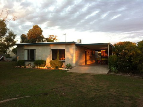 Umall - Kalgoorlie Accommodation 0